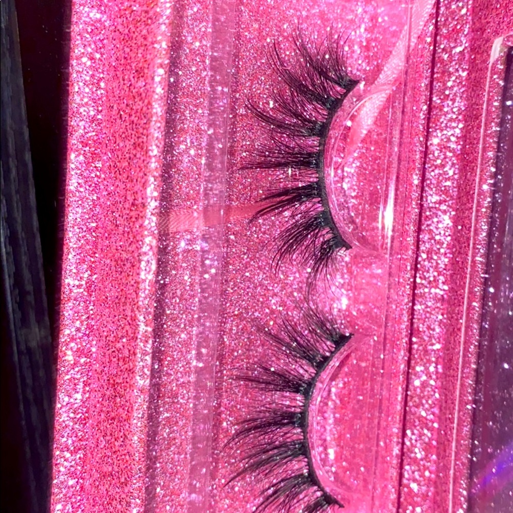 False eyelashes